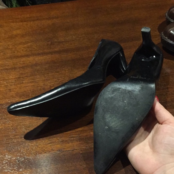 Pointy black leather stilettos - Picture 3 of 5